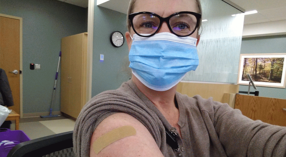 Welia Health staff receiving COVID-19 vaccinations