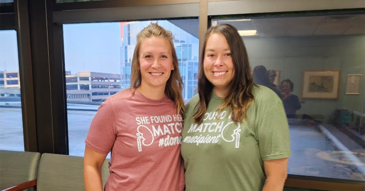Bethany Sjodin and Kasey Lindstrom, organ donor and organ recipient